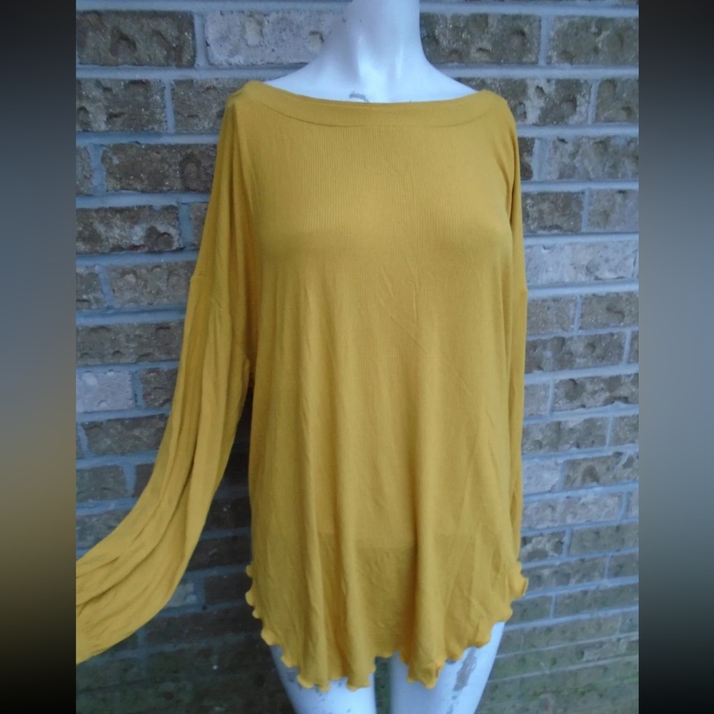 Free People Golden Yellow Knit Oversized w/  Twist Back Top / Blouse Sz XS